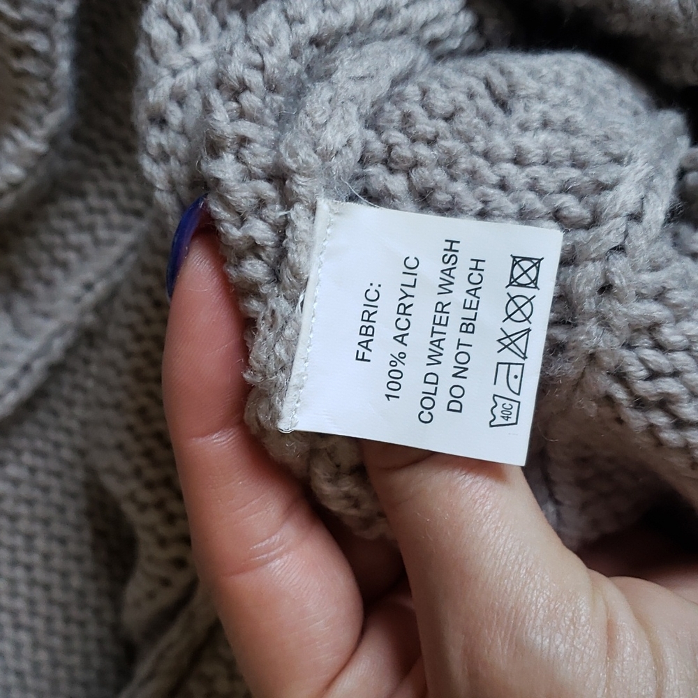 Sweater - Picture 7 of 9